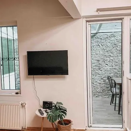 In Cihangir, Comfortable, Central With Garden Istanbul